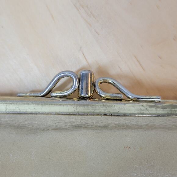 Vintage Ladies Wallet 8" Cream Beige Velvet Cowhide Gold Kiss Lock Checkbook - Picture 3 of 13